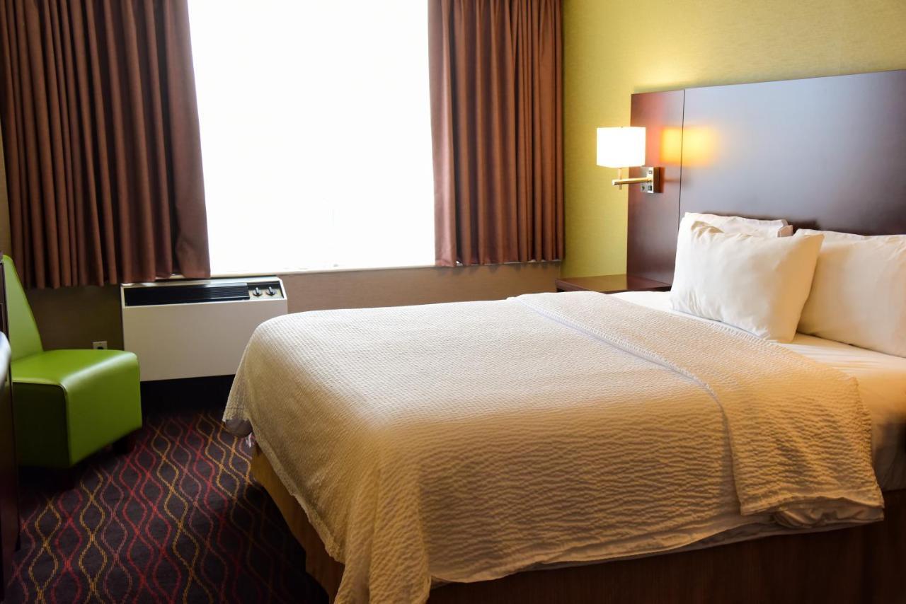 Days Inn By Wyndham Ottawa West Exterior photo