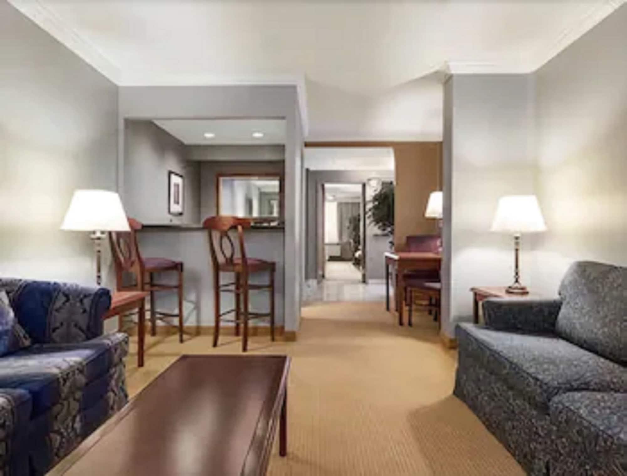 Days Inn By Wyndham Ottawa West Exterior photo